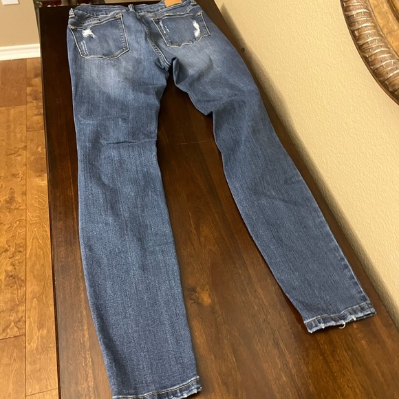 Judy Blue Jeans with Lace Detail - Picture 6 of 11